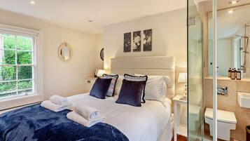 Iron/ironing board, WiFi (free), bed sheets