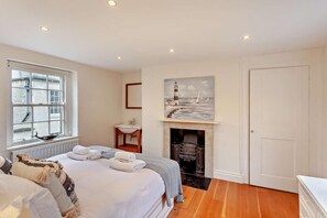 4 bedrooms, iron/ironing board, WiFi (free), bed sheets - 4 Bed in Widcombe (oc-bhr13) (Bath)