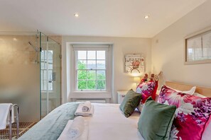 Iron/ironing board, free WiFi, bed sheets - 4 Bed in Widcombe (oc-bhr13) (Bath)