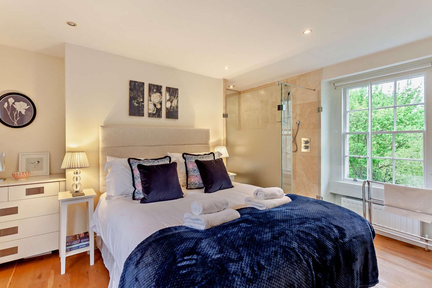 Iron/ironing board, free WiFi, bed sheets
