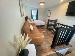 TV - Downtown Urban Elegance (Moncton)