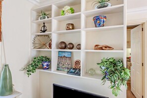 Interior - 2 Bed in Bath (oc-bhr16) (Bath)