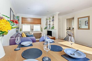 Dining - 2 Bed in Bath (oc-bhr16) (Bath)