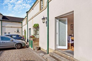 Exterior - 2 Bed in Bath (oc-bhr16) (Bath)