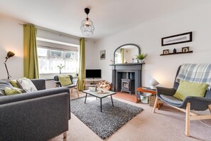 TV, fireplace - 2 Bed in Saundersfoot (oc-pw948) (Saundersfoot)