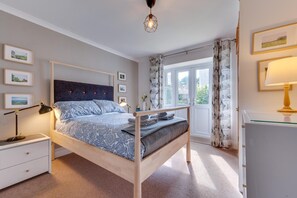 Iron/ironing board, free WiFi, bed sheets - 2 Bed in Saundersfoot (oc-pw948) (Saundersfoot)