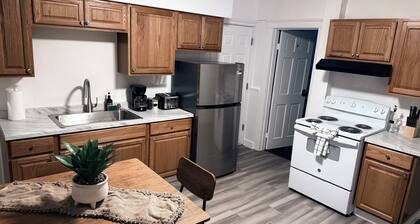Cozy 3BR Apt w/ Parking Near Yale, Quinnipiac & Southern & Hospitals