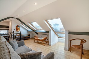 Living area - 1 Bed in Whitby (oc-w1013) (Whitby)