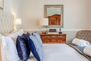 2 bedrooms, iron/ironing board, free WiFi, bed sheets - 2 Bed in Bath (oc-bhr6) (Bath)