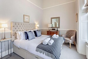 2 bedrooms, iron/ironing board, free WiFi, bed sheets - 2 Bed in Bath (oc-bhr6) (Bath)