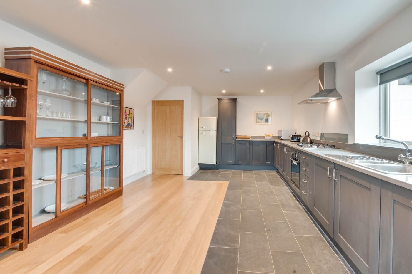 Microwave, oven, dishwasher, cookware/dishes/utensils