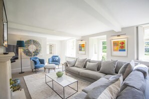 TV, fireplace - 7 Bed in Combe Hay (oc-bhr21) (Combe Hay)