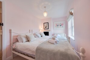 Iron/ironing board, WiFi (free), bed sheets