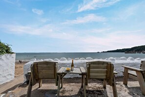 Outdoor dining - 2 Bed in Saundersfoot (oc-pw399) (Saundersfoot)