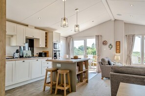 Interior - 2 Bed in Upton (oc-h32761) (Ryde)