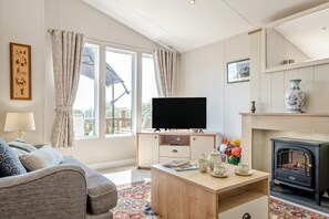 TV, fireplace - 2 Bed in Upton (oc-h32761) (Ryde)