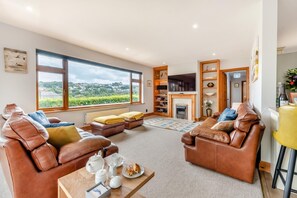 TV, fireplace - 5 Bed in Saundersfoot (oc-pw371) (Saundersfoot)