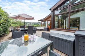 Outdoor dining - 5 Bed in Saundersfoot (oc-pw371) (Saundersfoot)