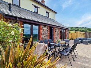 Outdoor dining - 4 Bed in Alswear (oc-p32729) (Queen's Nympton)