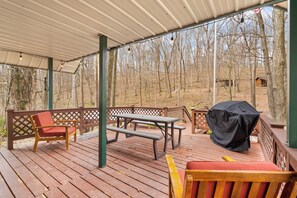 Outdoor dining - Lakeview Falls on Patoka Lake (Dubois)