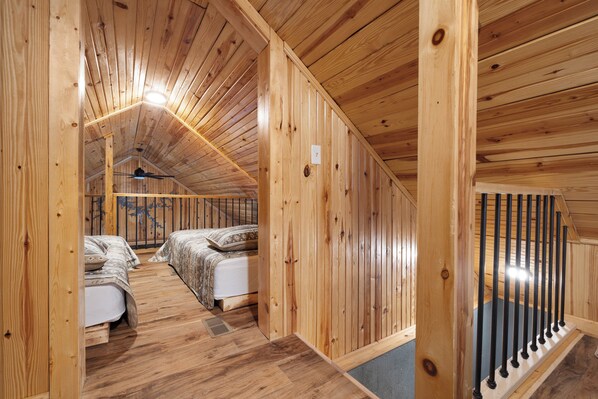 Iron/ironing board, WiFi, bed sheets - Lakeview Falls on Patoka Lake (Dubois)