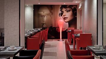 Sudah termasuk sarapan prasmanan setiap hari