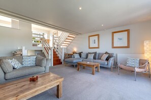 TV - 3 Bed in Saundersfoot (oc-pw522a) (Saundersfoot)