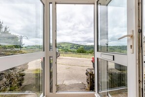 Interior - 3 Bed in Bala (oc-waf247) (Maerdy)