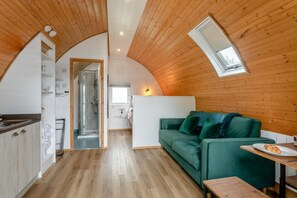 TV - 1 Bed in Langtoft (oc-l32681) (Langtoft Fen)