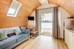 TV - 1 Bed in Langtoft (oc-l32683) (Langtoft Fen)