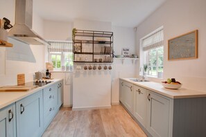 Microwave, oven, dishwasher, high chair - 3 Bed in Holt (oc-2188) (High Kelling)