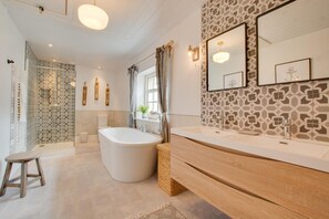 Hair dryer, towels - 3 Bed in Holt (oc-2188) (High Kelling)