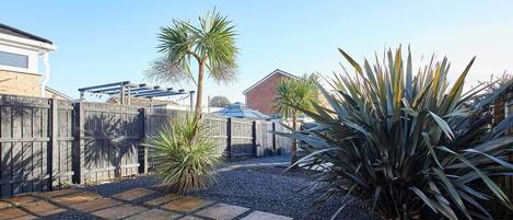 المنطقة المحيطة بالمنشأة