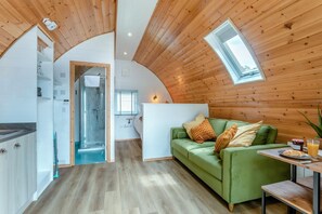 TV - 1 Bed in Langtoft (oc-l32680) (Langtoft Fen)