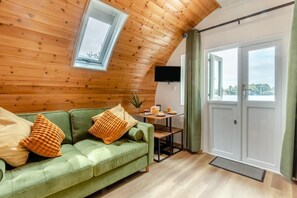 TV - 1 Bed in Langtoft (oc-l32680) (Langtoft Fen)