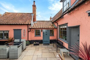 Terrace/patio - 2 Bed in Bramfield (oc-cobb) (Bramfield)