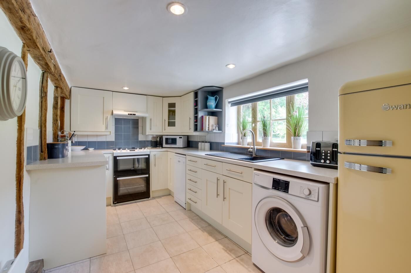 Microwave, oven, dishwasher, cookware/dishes/utensils