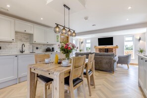 Dining - 2 Bed in Snettisham (oc-c32695) (Snettisham)