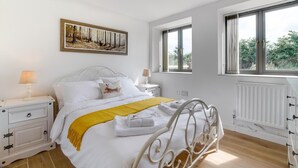 A bedroom with a bed, nightstands, a window, and a radiator. - 3 Bed in Shereford (oc-2173) (Shereford)