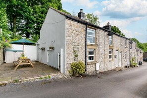 Outdoor dining - 2 Bed in Buxton (oc-dcwyn) (Tideswell)