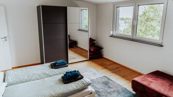 3 間睡房、書桌、Wi-Fi、床單