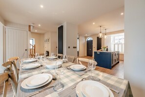 Dining - 4 Bed in Tenby (oc-pw9230) (Tenby)