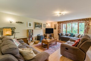 TV, fireplace - 4 Bed in Malham (oc-c32684) (Airton)