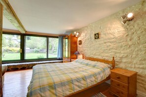 Iron/ironing board - 1 Bed in Builth Wells (oc-wal294) (Builth Wells)