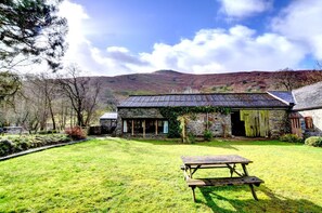 Outdoor dining - 1 Bed in Builth Wells (oc-wal294) (Builth Wells)