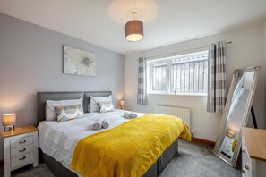 Travel cot, free WiFi, bed sheets