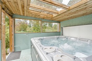 Indoor spa tub - 3 Bed in Birnam (oc-o32901) (Birnam)