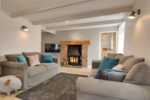 TV, fireplace - 3 Bed in Burtersett (oc-ds1022) (Burtersett)