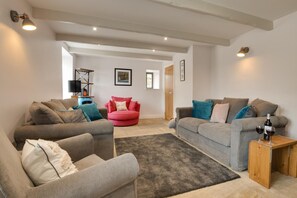 TV, fireplace - 3 Bed in Burtersett (oc-ds1022) (Burtersett)