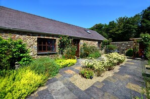 Exterior - 3 Bed in Haverfordwest (oc-wav586) (Haverfordwest)